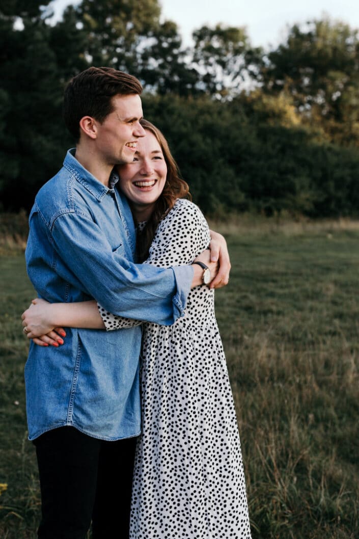 Mum and dad hugging | Love and happiness | Family lifestyle photography in Basingstoke | Ewa Jones Photography