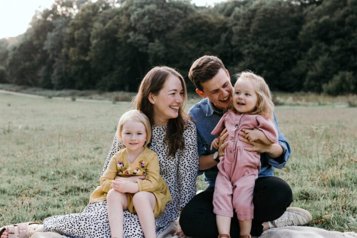 Family sitting on the grass | Happy memories | family lifestyle photography in Basingstoke | Hampshire | Ewa Jones Photography