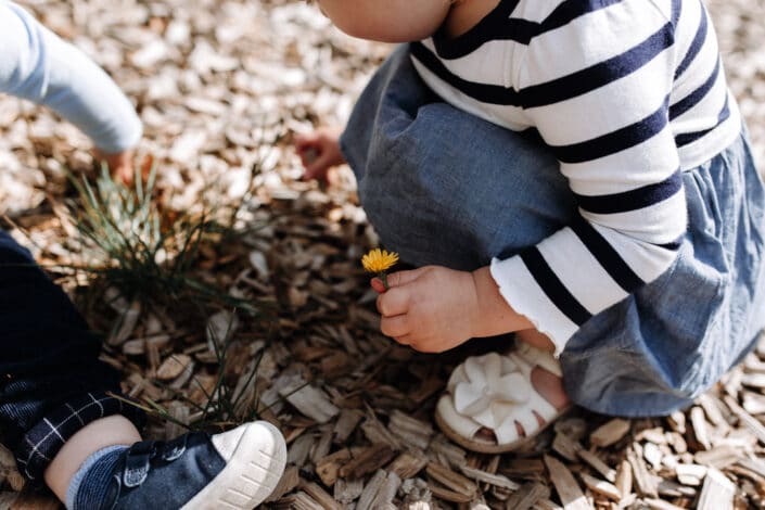 Candid shoot | picking up flowers | Natural family lifestyle photography | Ewa Jones Photography