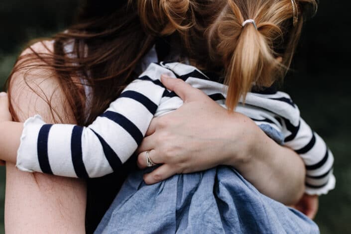 Hold me tight | Natural photography | Family photosession | Hampshire | Ewa Jones Photography