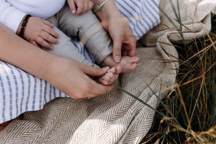 Baby's feet | Family photographer in Basingstoke | mum and son | Hampshire | Basingstoke | Ewa Jones Photography