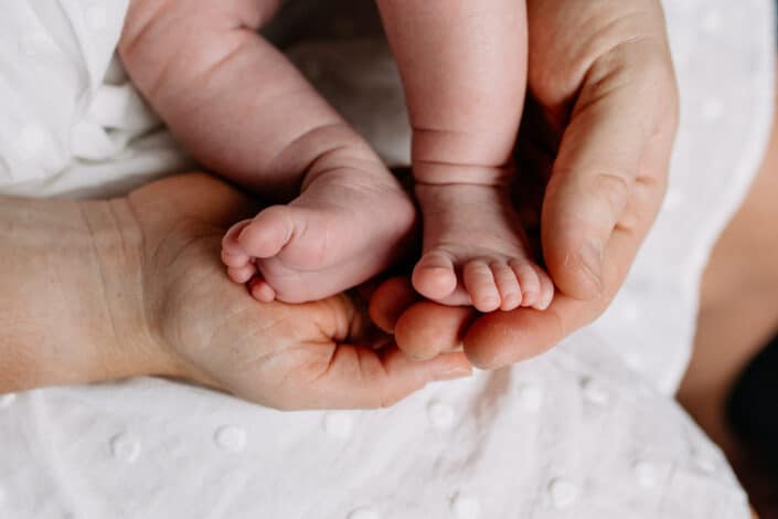 Close up detail of newborn baby feet. Newborn photo shoot in Hampshire. Ewa Jones Photography