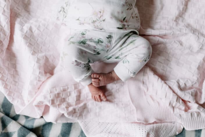 Close up detail of newborn baby feet. Newborn baby photo session in Basingstoke, Hampshire. Ewa Jones photography