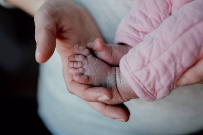 Newborn details of feet. Newborn photoshoot in Hampshire. Ewa Jones Photography