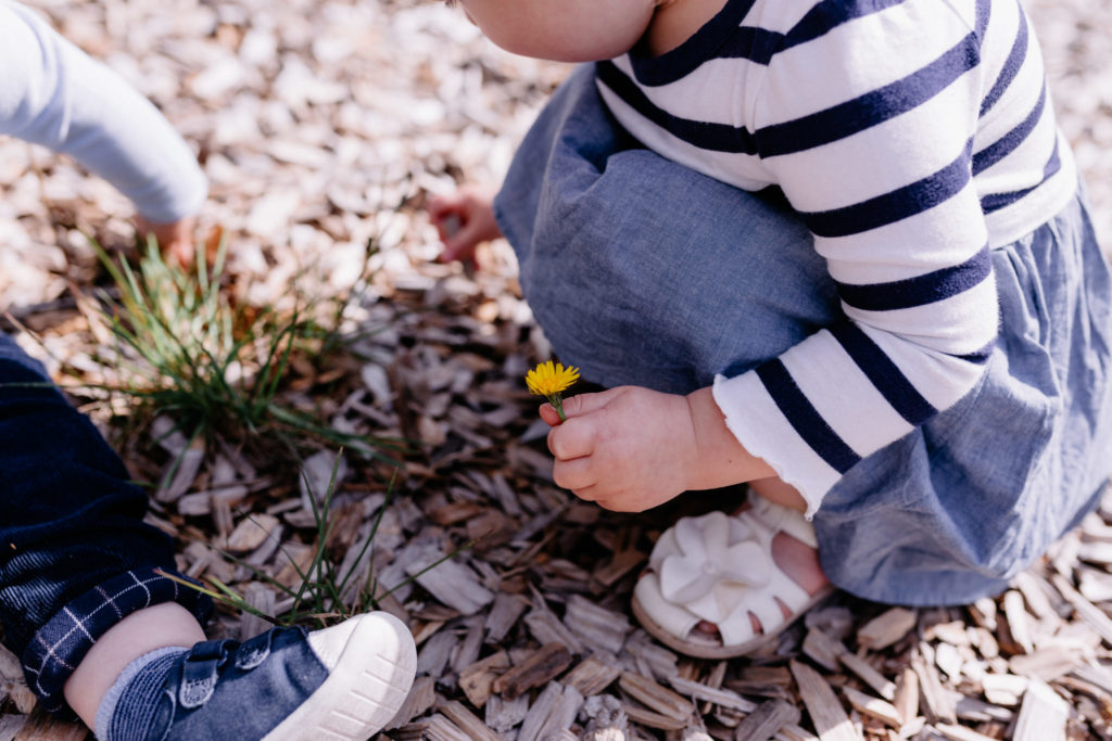 Candid shoot | picking up flowers | Natural family lifestyle photography | Ewa Jones Photography