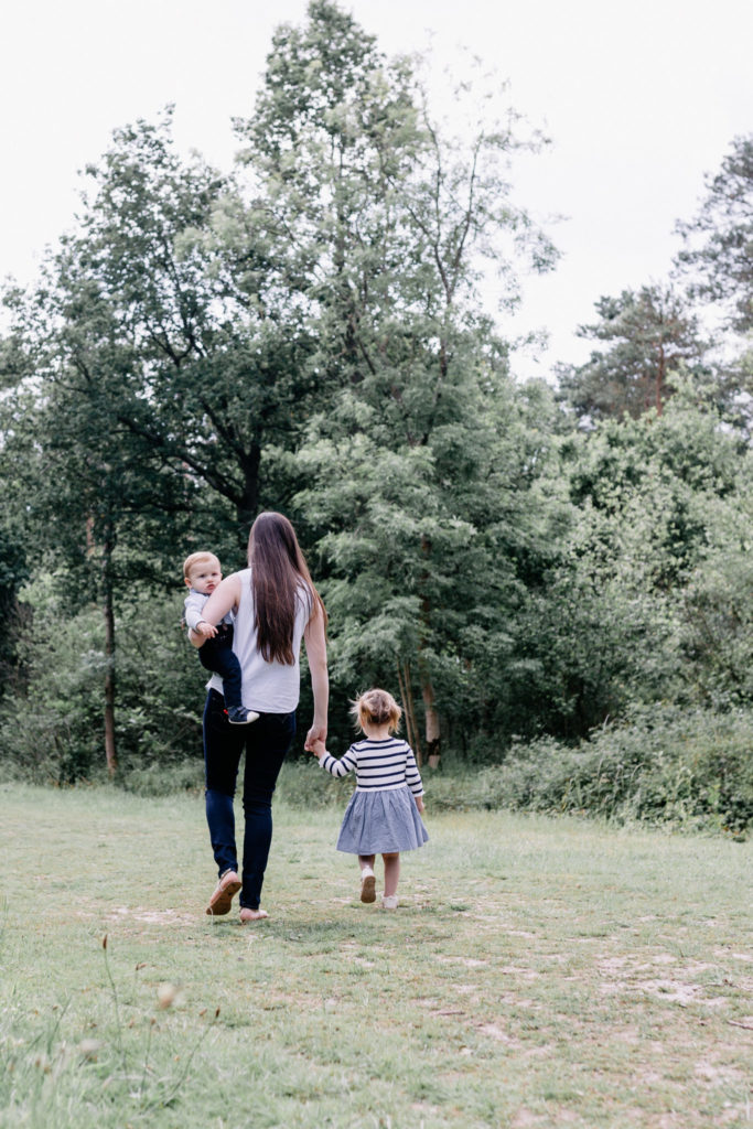 Mum and children walking | family lifestyle photography | Ewa Jones Photography