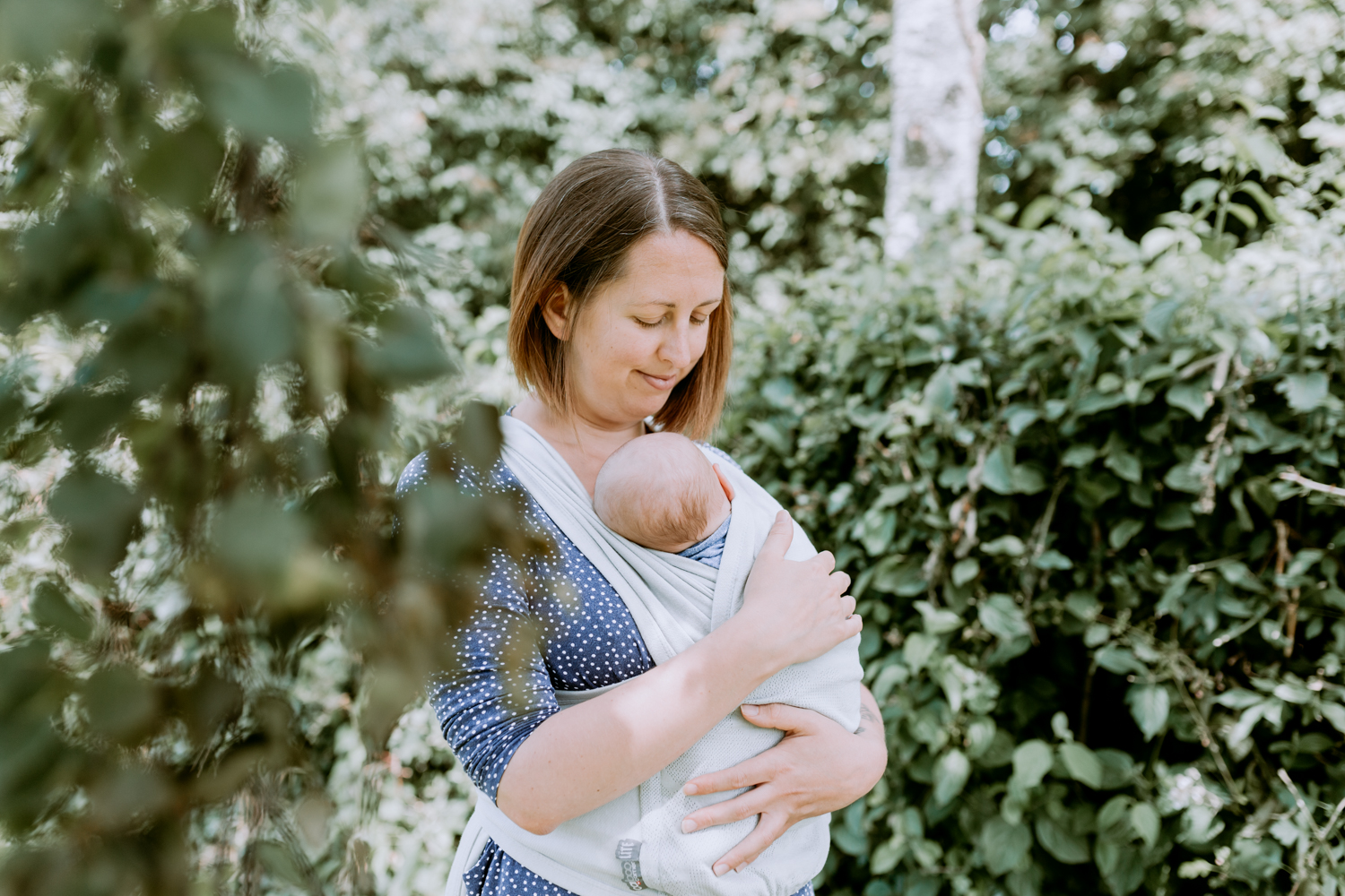 In home lifestyle newborn photo session | Outdoor newborn photo session | Ewa Jones Photography
