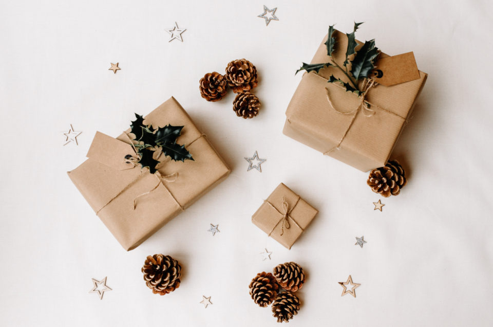 Wrapped Christmas presents. Photography gift ideas for photo enthusiasts. Blog. Ewa Jones Photography