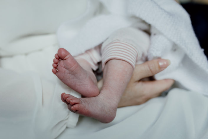 Mum holds baby. newborn baby close up of feet. Tiny baby details. Newborn photoshoot in Hampshire. Ewa Jones Photography
