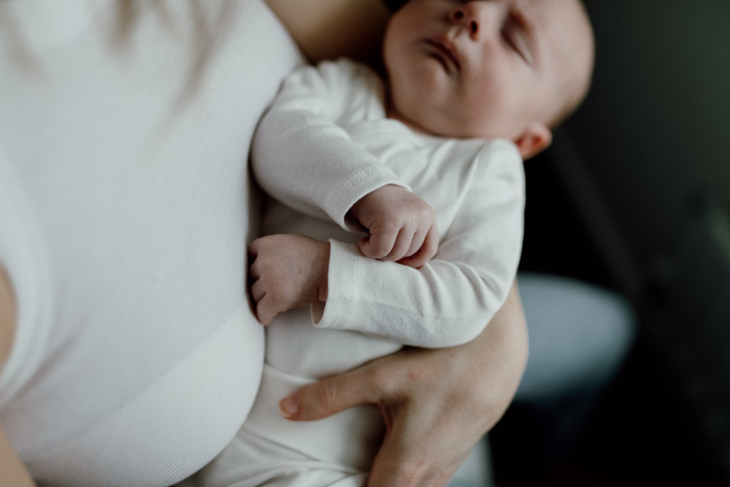 Close up detail of a newborn baby hands. Favourite images from a newborn session. Newborn photographer in Basingstoke. Ewa Jones Photography