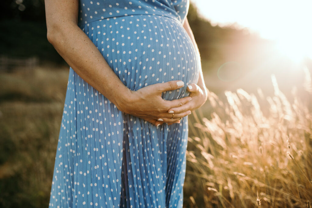 Why I love taking maternity photo sessions. Golden hour maternity photo session. Ewa Jones Photography