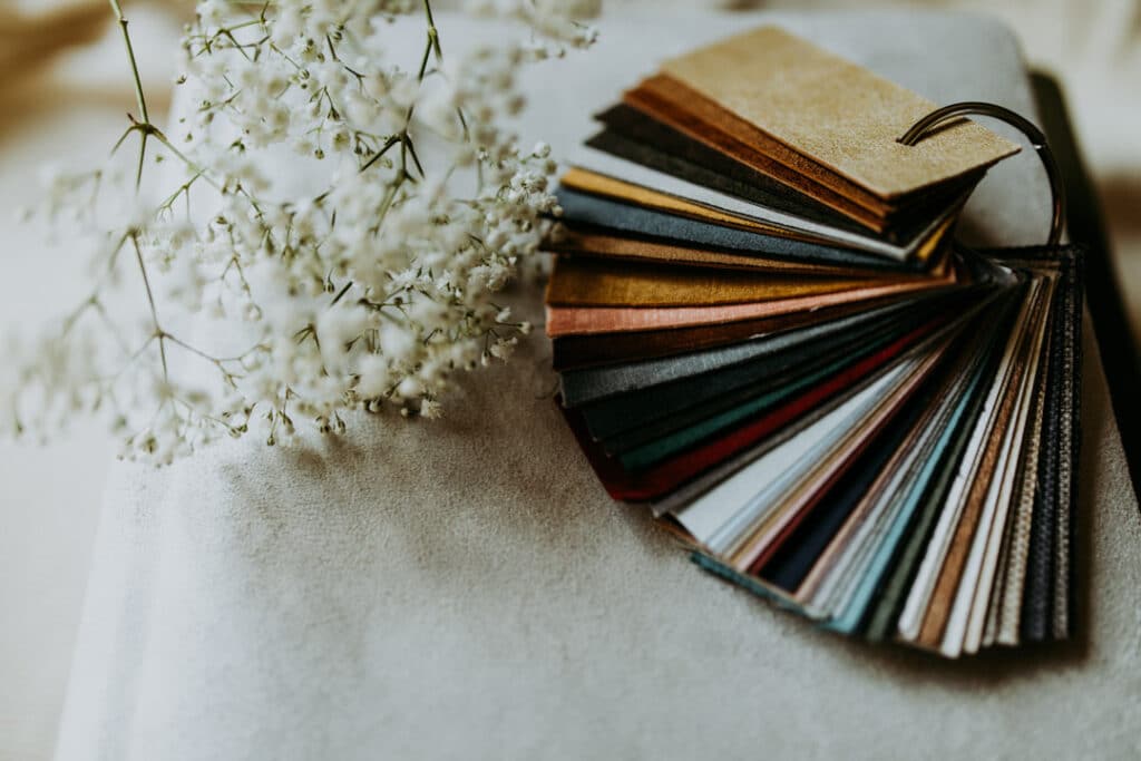 Photograph of album swatch samples in various colours on the ring. they lay on white photo album. Family photo albums. Family photographer in Basingstoke. Ewa Jones Photography