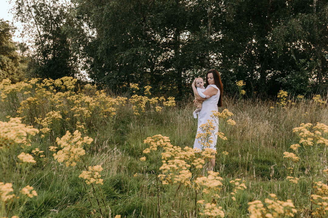 Breastfeeding photo session Basingstoke, Hampshire Ewa Jones Photography