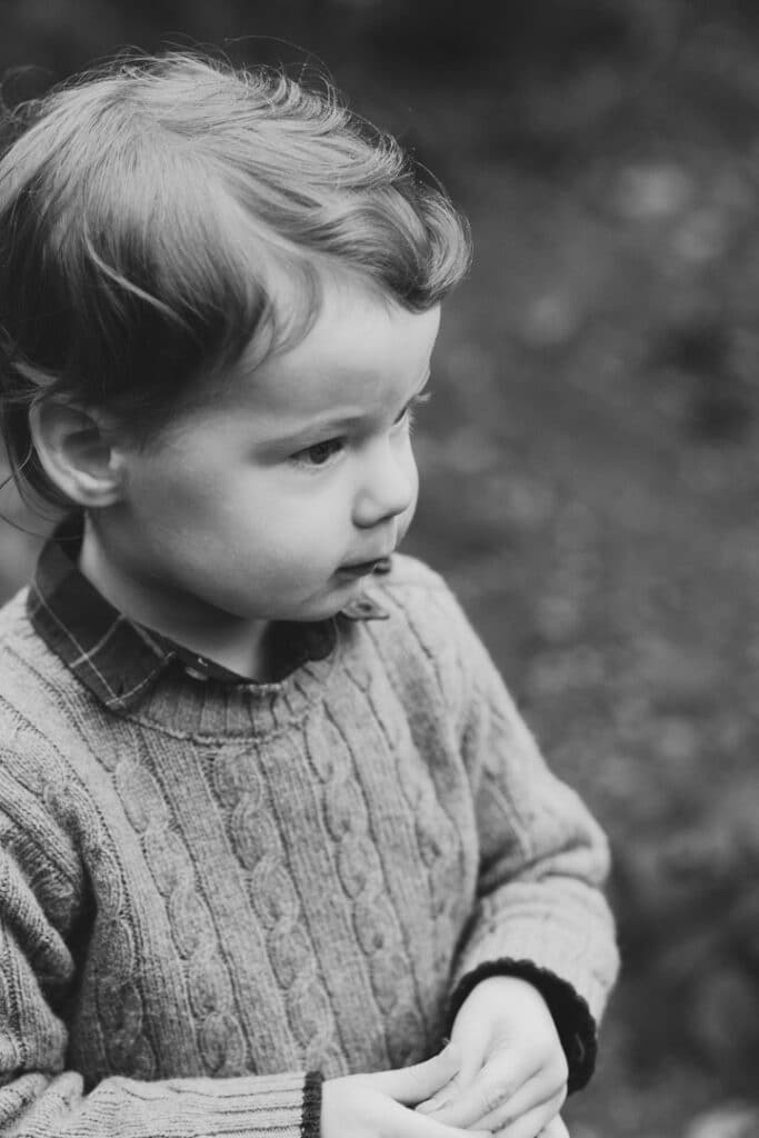 Little boy is looking away. black and whire photograph. family photo session in Hampshire. Ewa Jones Photography