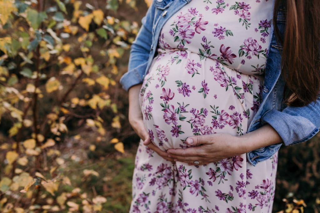 Close up detail of mummy's baby bump. Maternity photo shoot in Basingstoke, Hampshire. Ewa Jones Photography