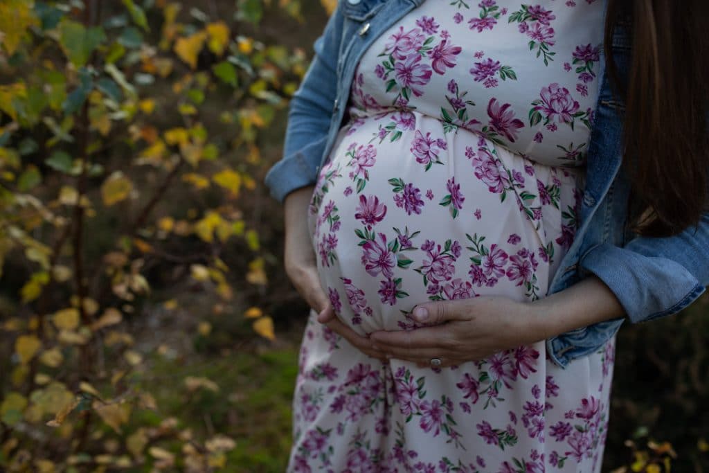 Close up detail of mummy's baby bump. Maternity photo shoot in Basingstoke, Hampshire. Ewa Jones Photography