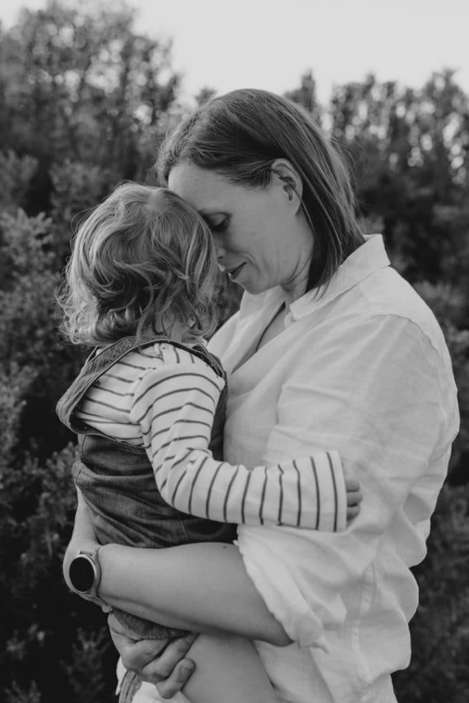 Intimate family photoshoot in Hampshire. Family photo session in Hampshire. Ewa Jones Photography