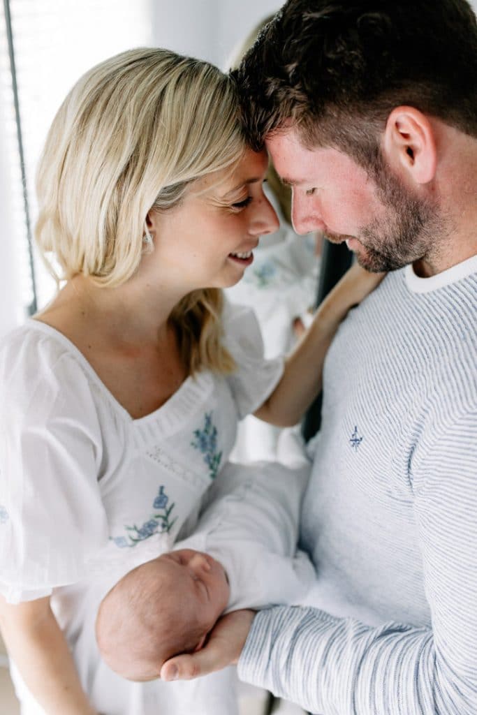 family cuddles. Newborn photoshoot in Wokingham. Newborn photographer. Ewa Jones Photography