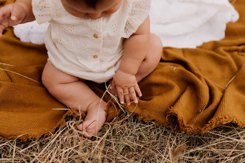 close up of baby feet. natural photo session in Hampshire. Hampshire family photographer. Ewa Jones Photography