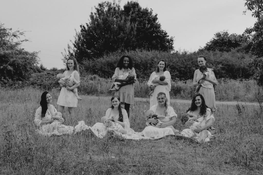 group breastfeeding photo session in Basingstoke, Hampshire. breastfeeding week. what to wear for breastfeeding photo session. Hampshire photographer. Ewa Jones Photography