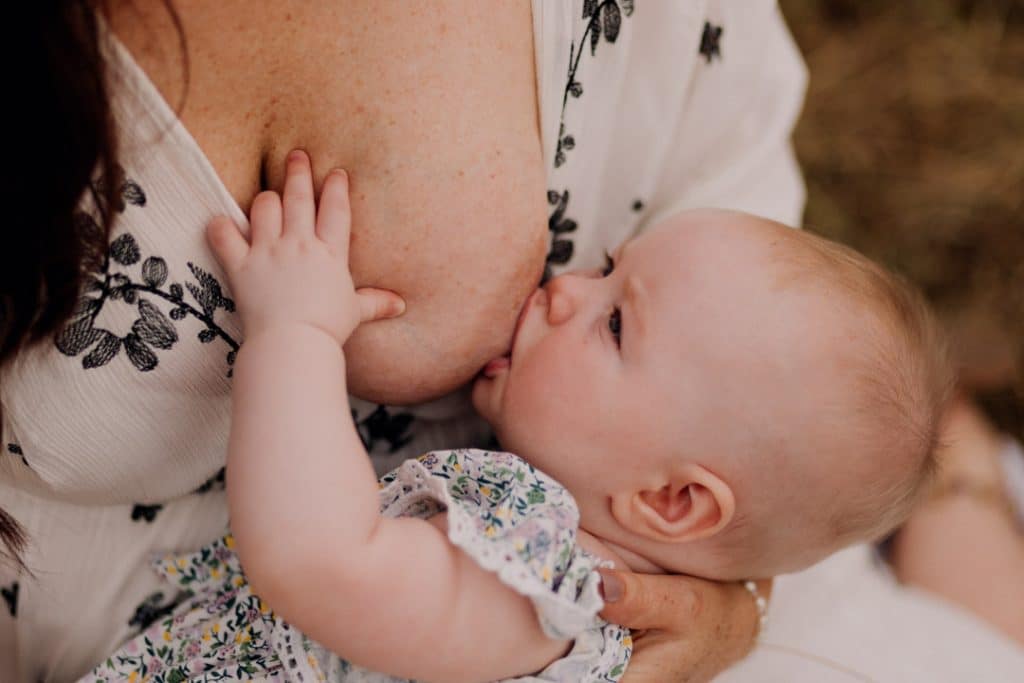 mum is breastfeeding her baby. breastfeeding week. group breastfeeding photo session. breastfeeding photo session in Hampshire. Ewa Jones Photography. Hampshire. Basingstoke. Photo session