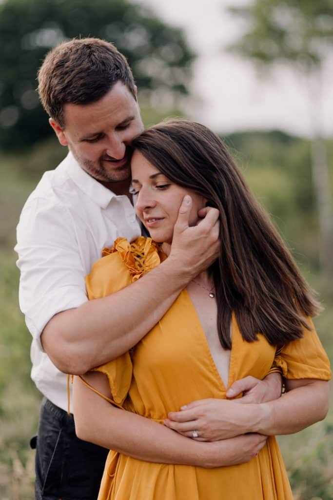 Couple photo shoot in hampshire. What to wear for your engagement photo session. Ewa Jones Photography
