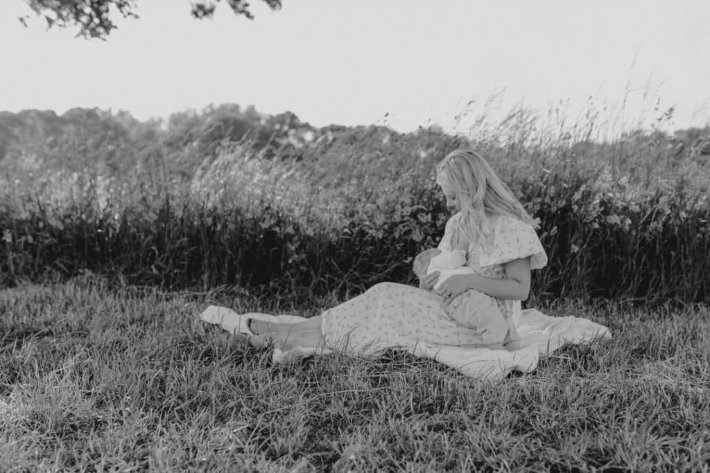 Family photo session in Hampshire countryside-10 black and white image of mum breastfeeding her baby boy. Hampshire photographer. Ewa Jones Photography