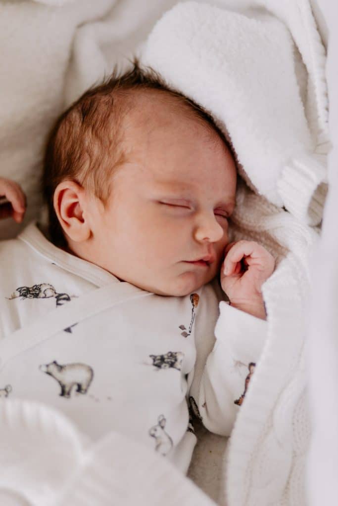 newborn baby is sleeping. what to wear for newborn photo shoot. Newborn photographer. Ewa Jones Photography