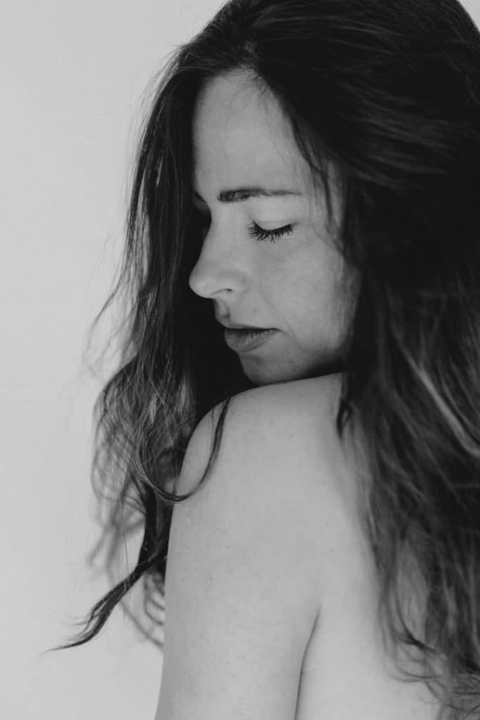 female portraiture poses. portrait female photo session. model photo session. Model photographer. Women photography in Hampshire. Ewa Jones Photography