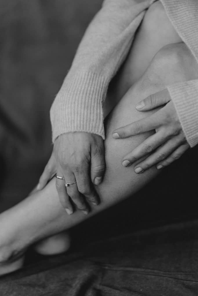 detail photo shoot of female delicate body. portrait photo shoot in Basingstoke hampshire. boudoir female photo session. Hampshire phtoographer. Ewa Jones Photography