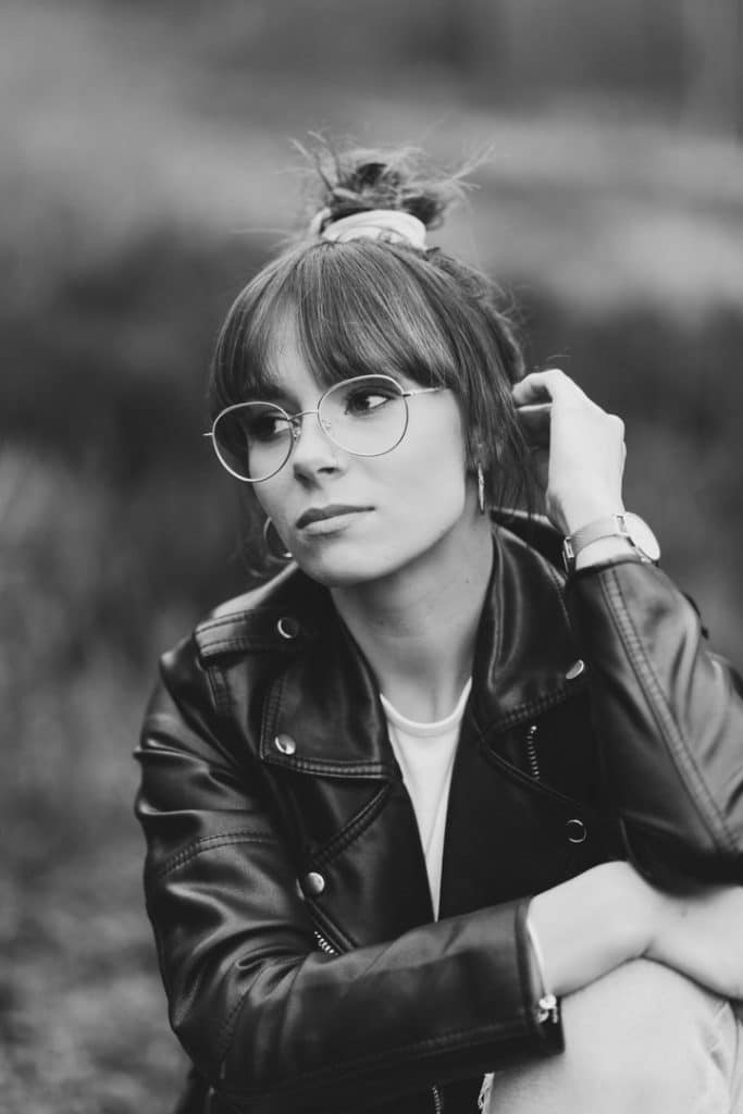 black and white image of female sitting down and looking away. Lovely women photo session in Hampshire. Hampshire photography. Ewa Jones Photography