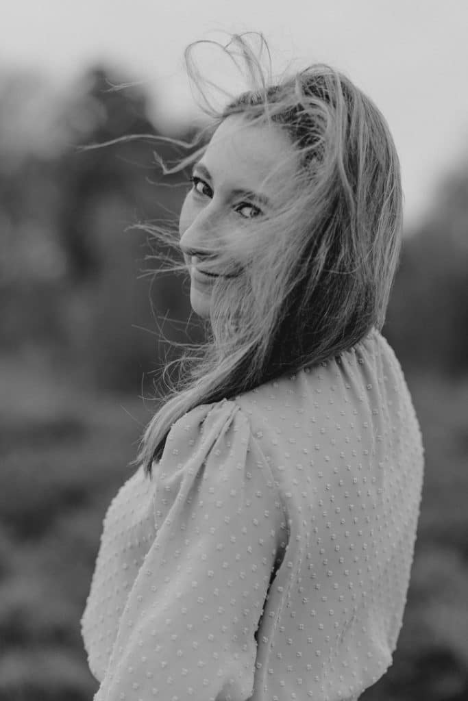 lovely black and white image of female looking at the camera. mofel photoshoot. female portrait photo session. Empowering photo session. Hampshire photographer. Ewa Jones Photography