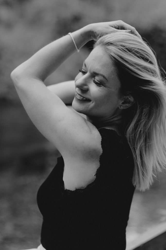 female poses. female photo shoot. Hampshire photographer. Ewa Jones Photography