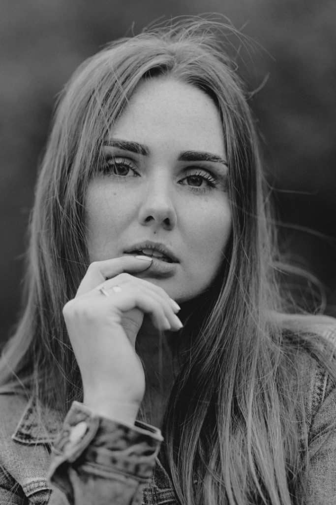 Female photo session. black and white female photography. . female poses. Hampshire women photographer. Ewa Jones Photography