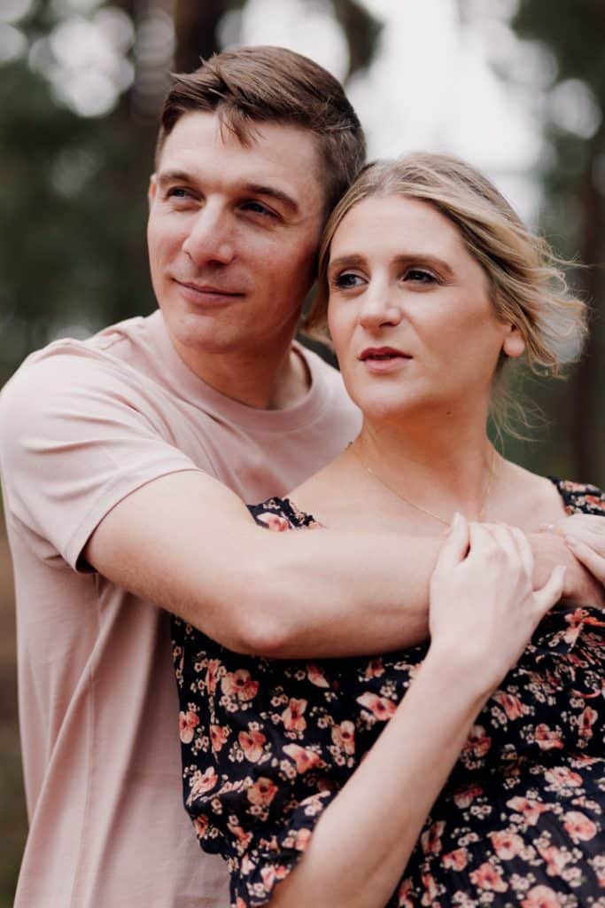 Lovely maternity photo session at the lake. Hampshire matenrity photographer. Ewa Jones Photography