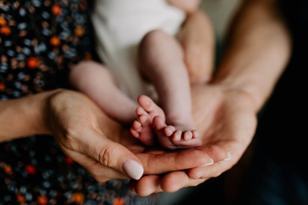 Close up detail of newborn baby feet. Newborn photographer in Hampshire. Newborn photo session at home. Ewa Jones Photography