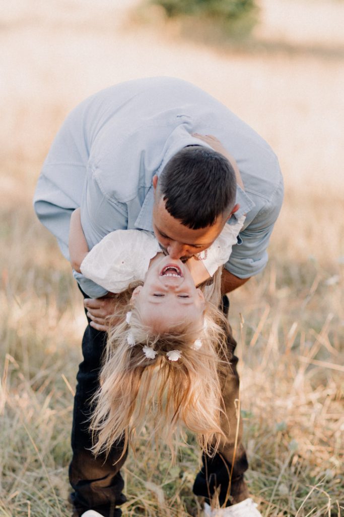 Dad is tickling his girl. natural lifestlye family photo shoot. Hampshire family photographer. Ewa Jones Photography