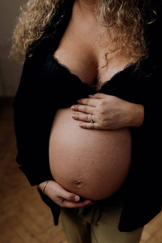 Maternity photo session in Basingstoke Hampshire. maternity photographer in Hampshire. Maternity photoshoot in Basingstoke. Ewa Jones Photography