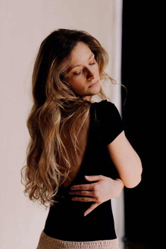 Lovely natural image of female standing and hugging herself. Women photo session in Basingstoke Hampshire. Model photographer. Ewa Jones Photography