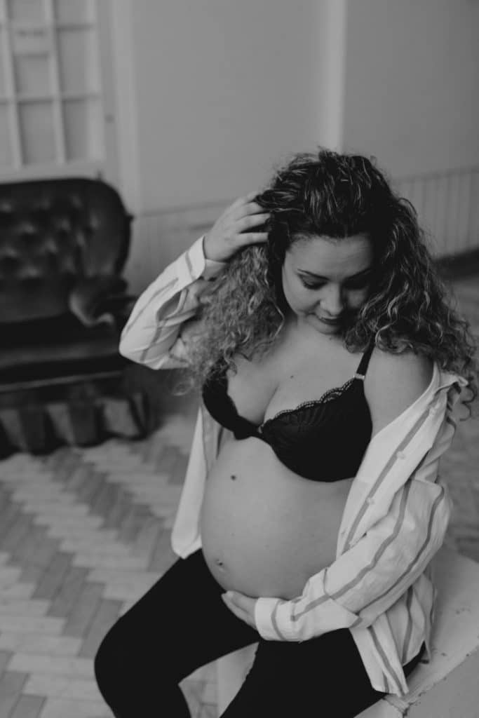 Maternity photo shoot in the studio. Hampshire photographer. Ewa Jones Photography