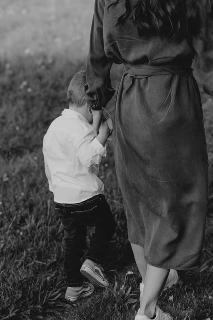 Claudia and Lorenzo-17 Mum is holding her little boy and they are walking in the fields. Natural photo session outside. Hampshire photo sessions in the fields. Hampshire photographer. Ewa Jones Photography