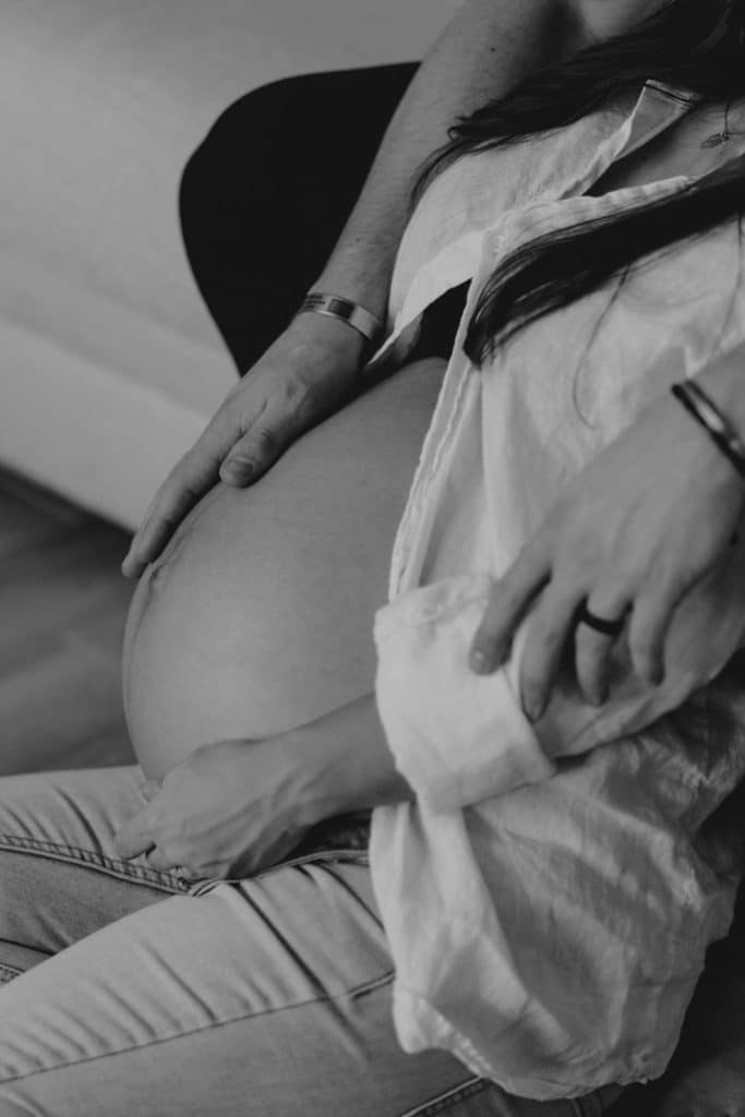 Black and white image of expecting mum. baby bump. Maternity photoshoot in Hampshire. Maternity photography in Hampshire. Lovely intimate maternity photo session. Ewa Jones Photography