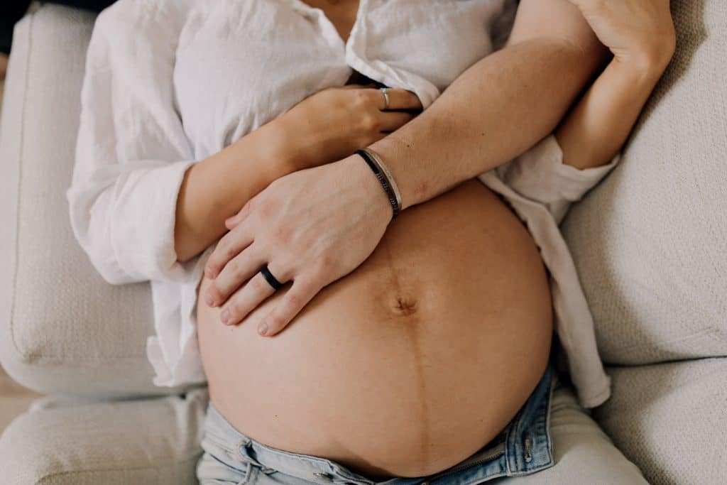 close up of baby bump. what to wear for maternity photo session. Maternity photo shoot. Hampshire maternity photographer. Ewa Jones Photography