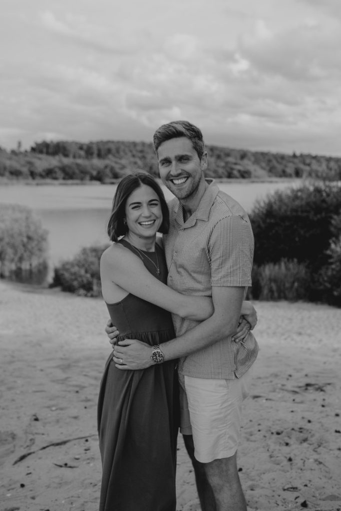Mum and dad are hugging and looking at the camera. Family session. Ewa Jones Photography