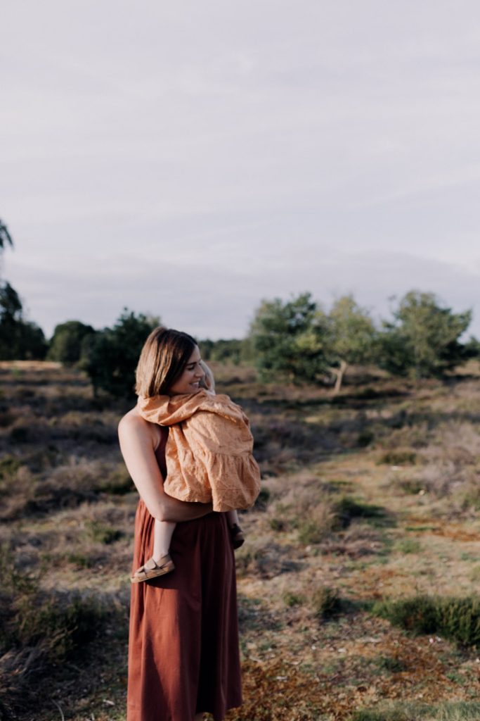 mum is cuddling her daughter. photo session at the nature common. Hampshire photo shoot. Ewa Jones Photography