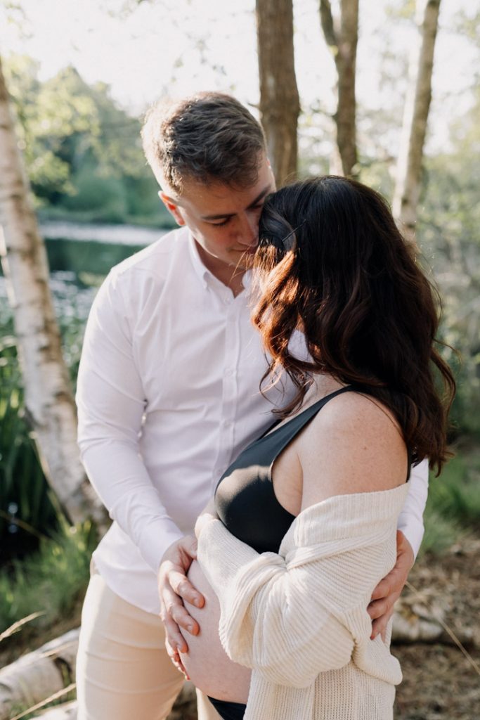 Mum and dad are close to each other. Maternity session outdoors. Ewa Jones Photography. Maternity and newborn sessions in Basingstoke