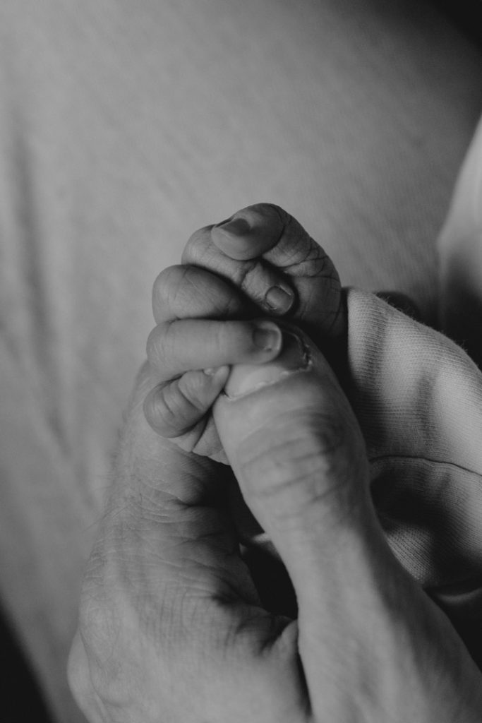 Newborn photo session in Basingstoke 19.01.24-2 close up of newborn baby hands. newborn photo shoot at home. Basingstoke photographer. Ewa Jones Photography