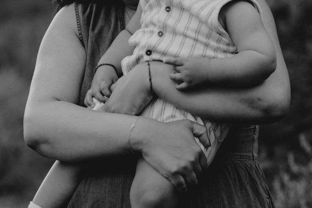 close up of mum and son cuddles. black and white image. Family photo session in Surrey. Ewa Jones Photography