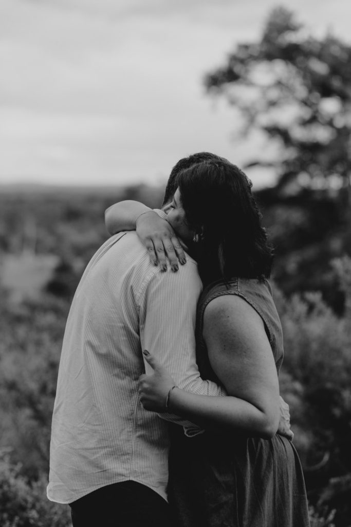 mum and dad are cuddling. outdoor family photo session. Basingstoke photographer. Ewa Jones Photography
