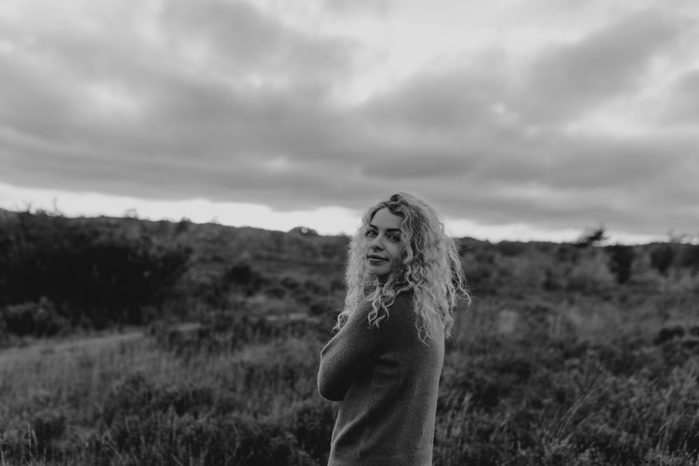 female is looking at the photographer. black and white image. women photo session. beauty and nature. Hampshire photo session. Hampshire photographer. Ewa Jones Photography